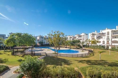 Bright Apartment With Pool Views - Ba811
