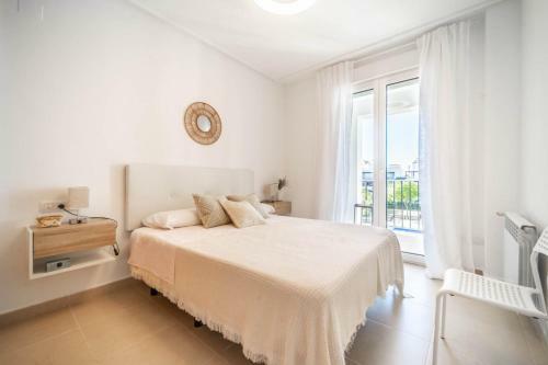Modern Bright Two Bedroom Apartment With Pool Views - Co1022lt