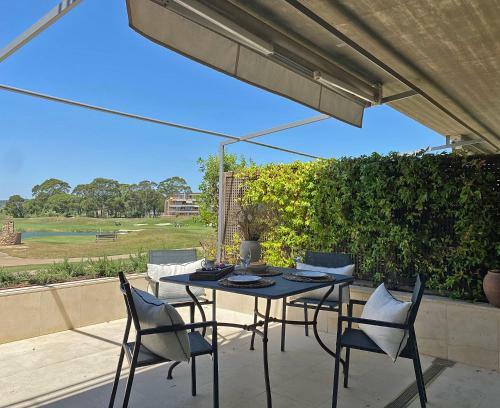 Apartamento Stunning Views In Golf Emporda
