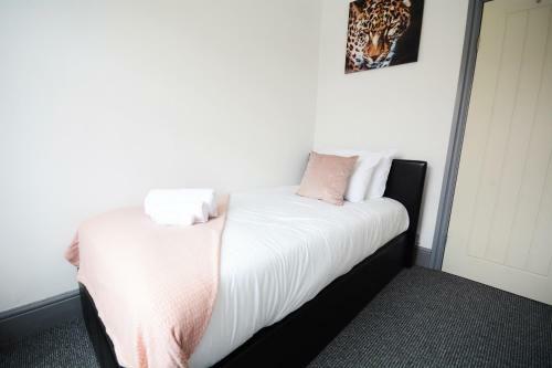 Sherlock House - Stylish Home Sleeping Up To 6
