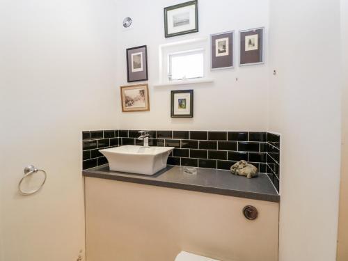 2 Heath Cottages