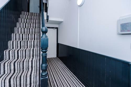 Studio Three, Clarendon Apartments