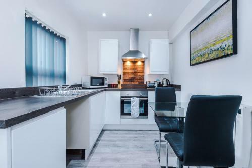 Studio Three, Clarendon Apartments