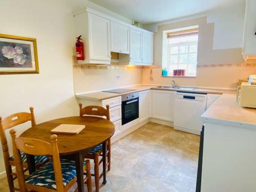 Bay View Spacious Coastal Apartment With Sea Views