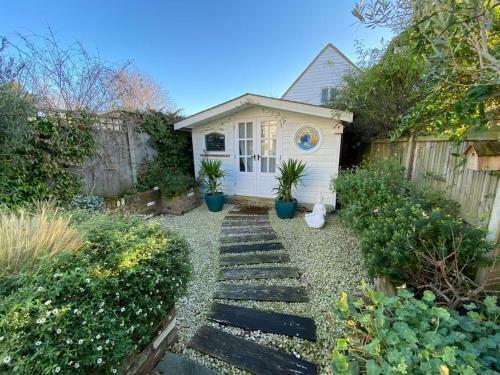 Moonstone Cottage, Moments From The Beach