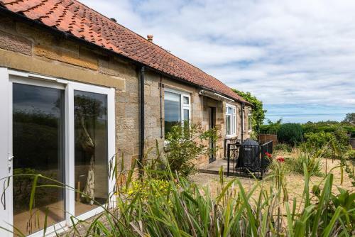 Sea View Cottage & Garden, Dunsley