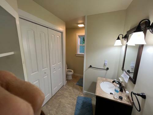 Recently Remodeled Cabin Overlooking Cayuga Lake