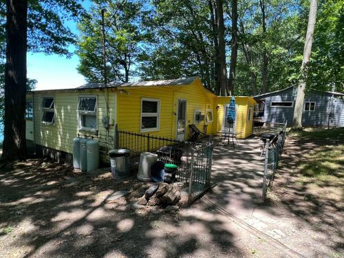 2 Bedroom Comfortable Cottage With Dock And Fantastic Lake Views