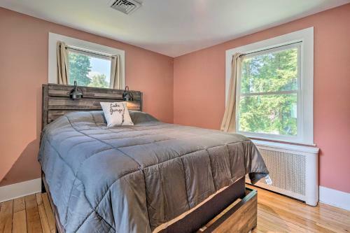 Downtown Retreat With Grill, Fire Pit And Wet Bar