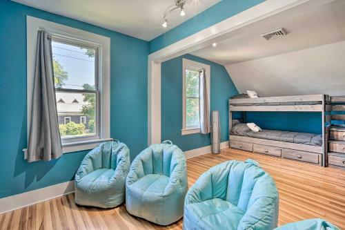 Downtown Retreat With Grill, Fire Pit And Wet Bar