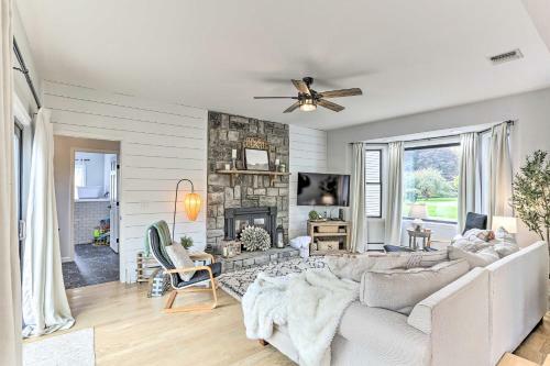 Gorgeous Montgomery Home With Seasonal Pool!