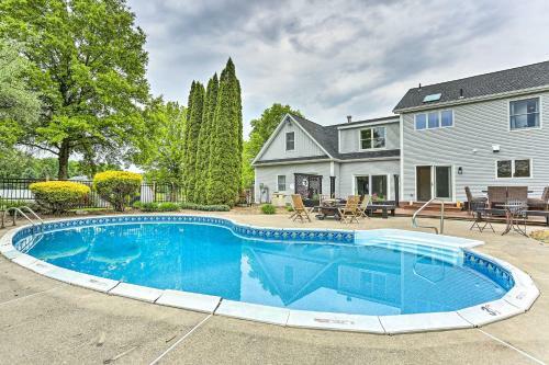 Gorgeous Montgomery Home With Seasonal Pool!
