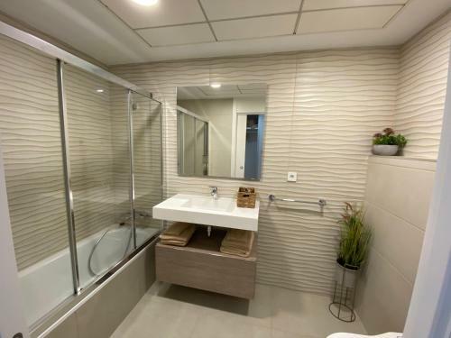 Apartamento Lovely 4 Bed-room Penthouse With Jacuzzi!