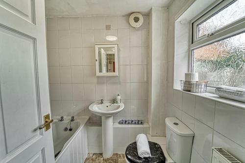 Lovely 3 Bedroom Home With Garden