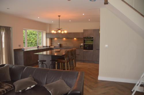 The Loggia - 2 Bedroom Home With Parking