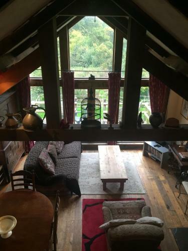 Little Pentre Barn With Swimming Pool