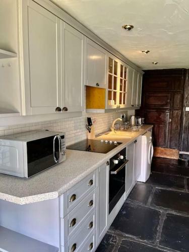The Old Post Office, Cosy Grade II Listed 2 Bed Apartment Windermere