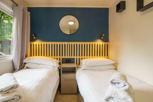 Three Trees Lodge - Hot Tub & Dog-friendly - White Cross Bay
