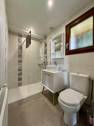 Maison Chaleureuse Avec Parking, Jardin, Terrasse