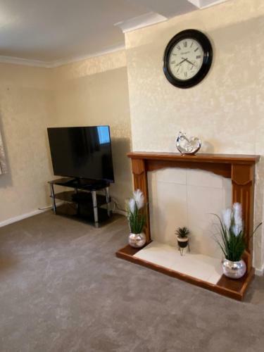 Dunfermline, 2 Bedroom Home With Free Parking