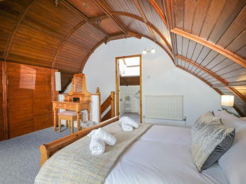 Low Lodge