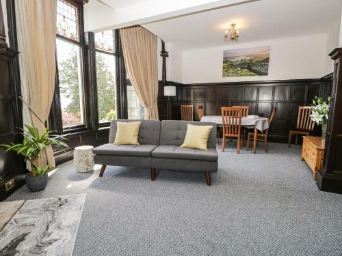Low Lodge
