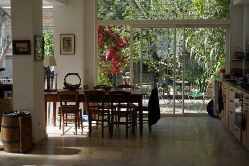 Belle Maison Dans Un Quartier Tr�s Au Calme