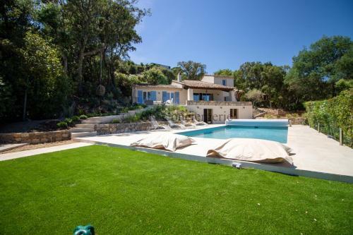 Villa Sylva, Tr�s Proche De La Plage D'h�racl�e