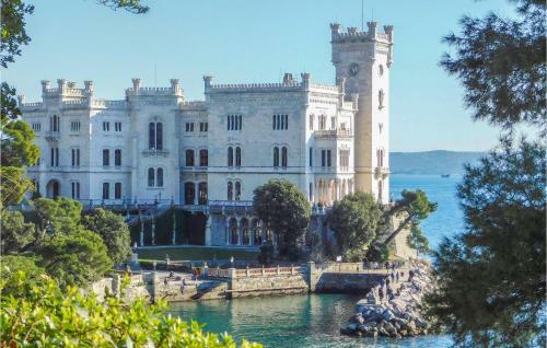 Nice Apartment In Trieste With Wifi And 2 Bedrooms