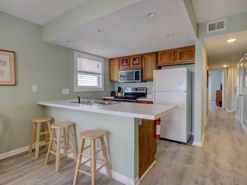 2br 2ba Lakefront Dowtown Beachview Sleeps 6