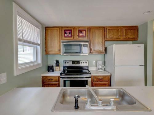 2br 2ba Lakefront Dowtown Beachview Sleeps 6