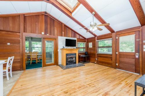 Timber Lodge -501