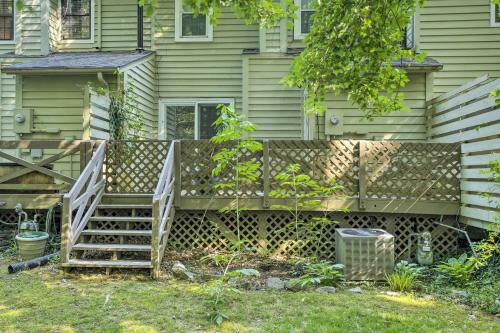 Tree-lined Durham Townhome Close To Parks!