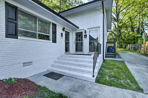 Centrally Located Durham House With Fire Pit!