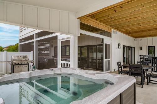 The Clubhouse Wh412