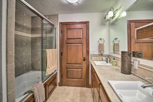 Luxe Coos Bay Escape With Patio And River Views!