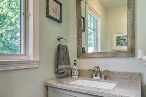 Charming Narragansett Retreat With Coastal View