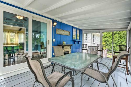 Vibrant Westerly Home With Private Pool And Yard!