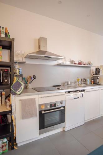 Bright Apartment -near City Hall
