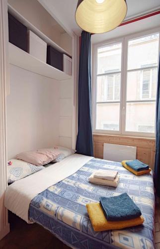 Bright Apartment -near City Hall