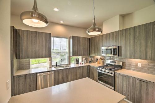 Bright And Spacious Houston Townhome Near Dtwn