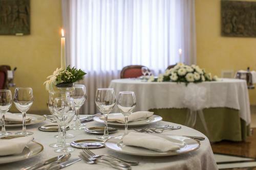 Yellow Park Hotel