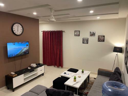 Aesthetic 2 Bed Apartment In-front Of Giga Mall