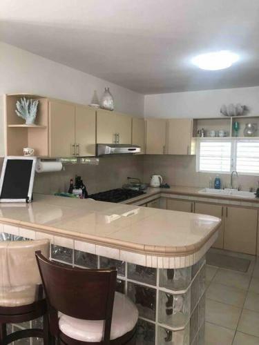 Vamos A La Playa-private Pool/central AC