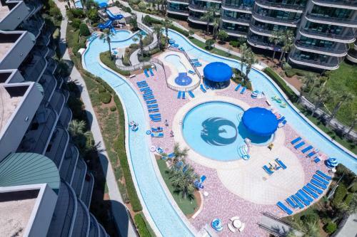 Condo On Bay With Boat Launch And Multiple Pools