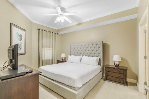 Condo On Bay With Boat Launch And Multiple Pools