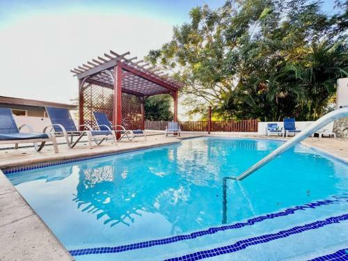 Apartamento Views 2b @sunset Estates, West End