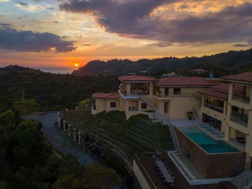Villa Casa Amarillo Jaco Beach Costa Rica