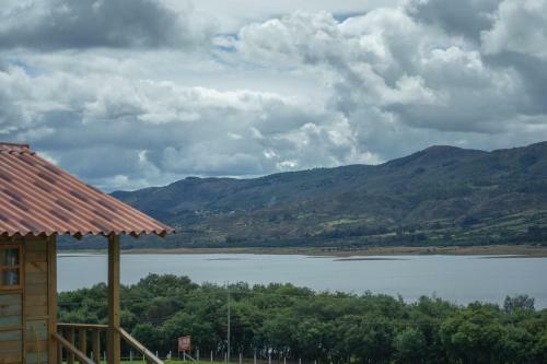 Caba�asmiradordelembalse
