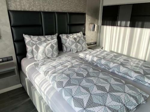 Noir Silvery Apartman